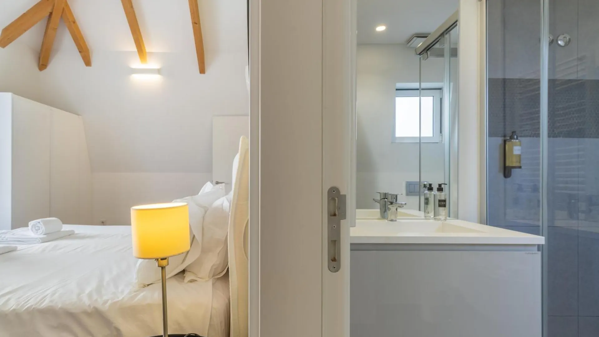 Апартаменты King Bed Suite, Loft With 3Wc, Ac & Self-Check-In. Лиссабон