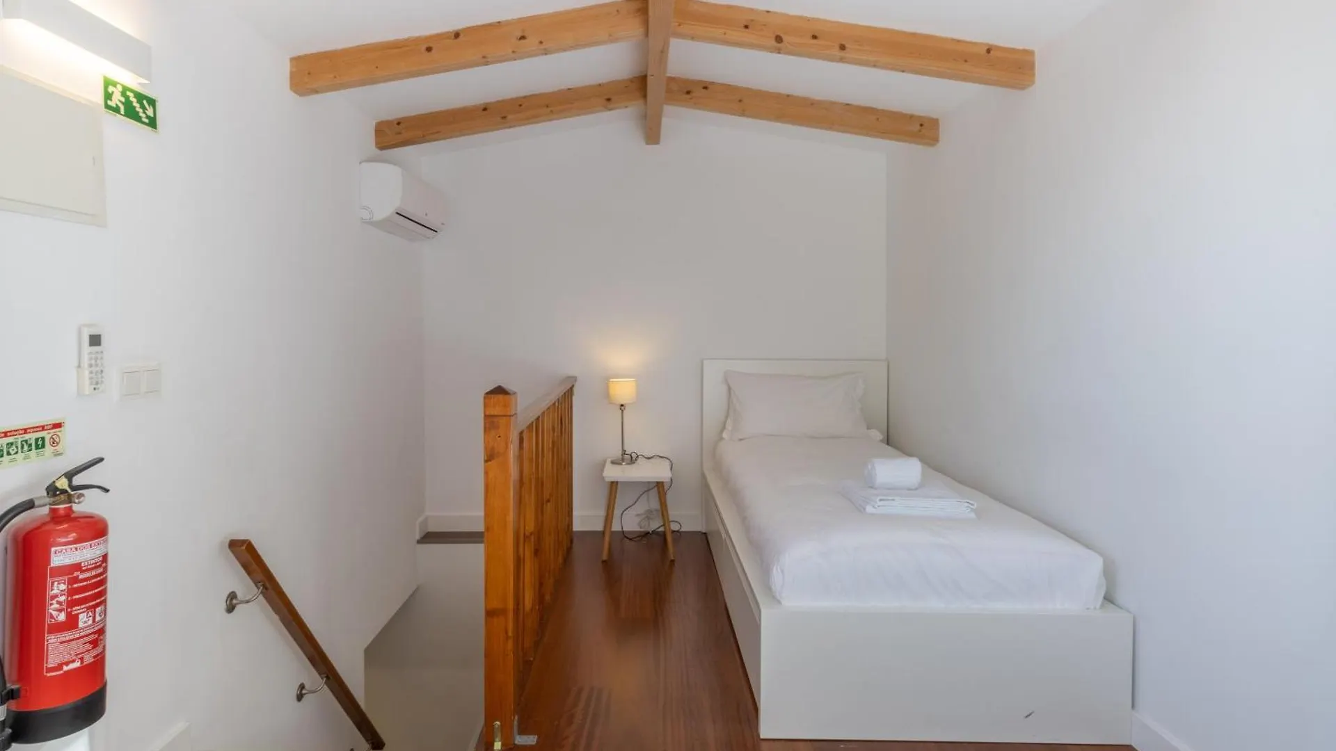 King Bed Suite, Loft With 3Wc, Ac & Self-Check-In. Лиссабон Апартаменты