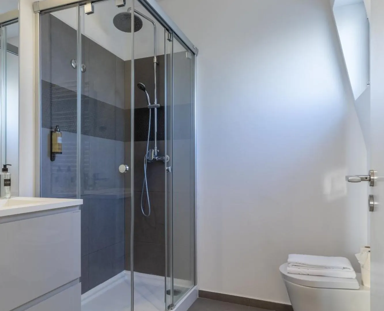 King Bed Suite, Loft With 3Wc, Ac & Self-Check-In. Лиссабон 0*,  Португалия
