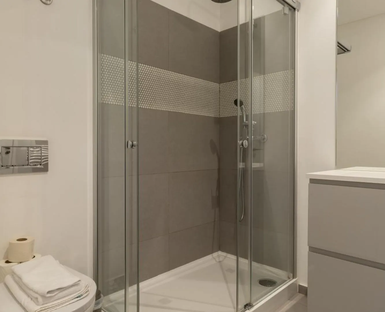 King Bed Suite, Loft With 3Wc, Ac & Self-Check-In. Лиссабон