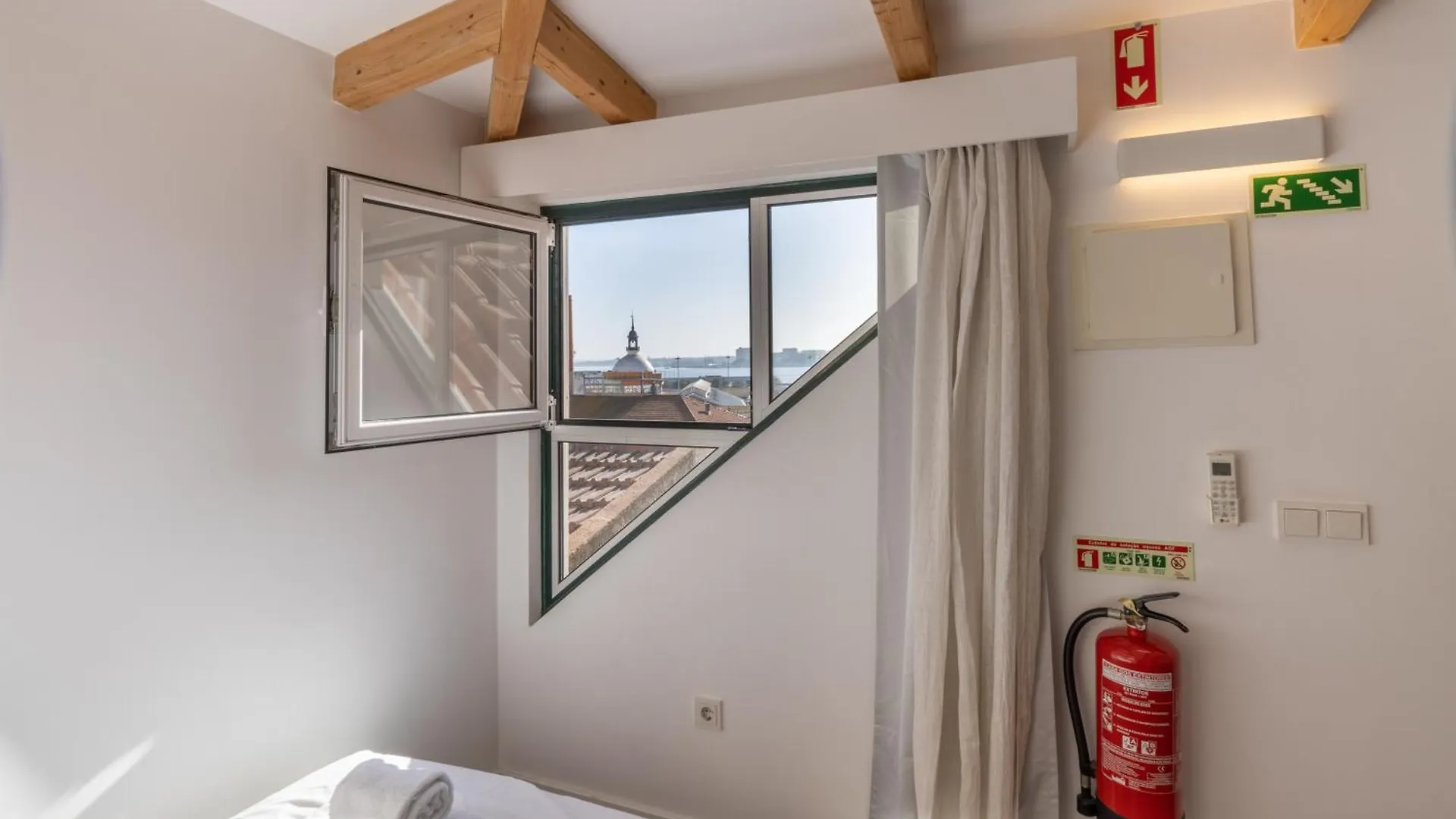 Апартаменты King Bed Suite, Loft With 3Wc, Ac & Self-Check-In. Лиссабон Португалия