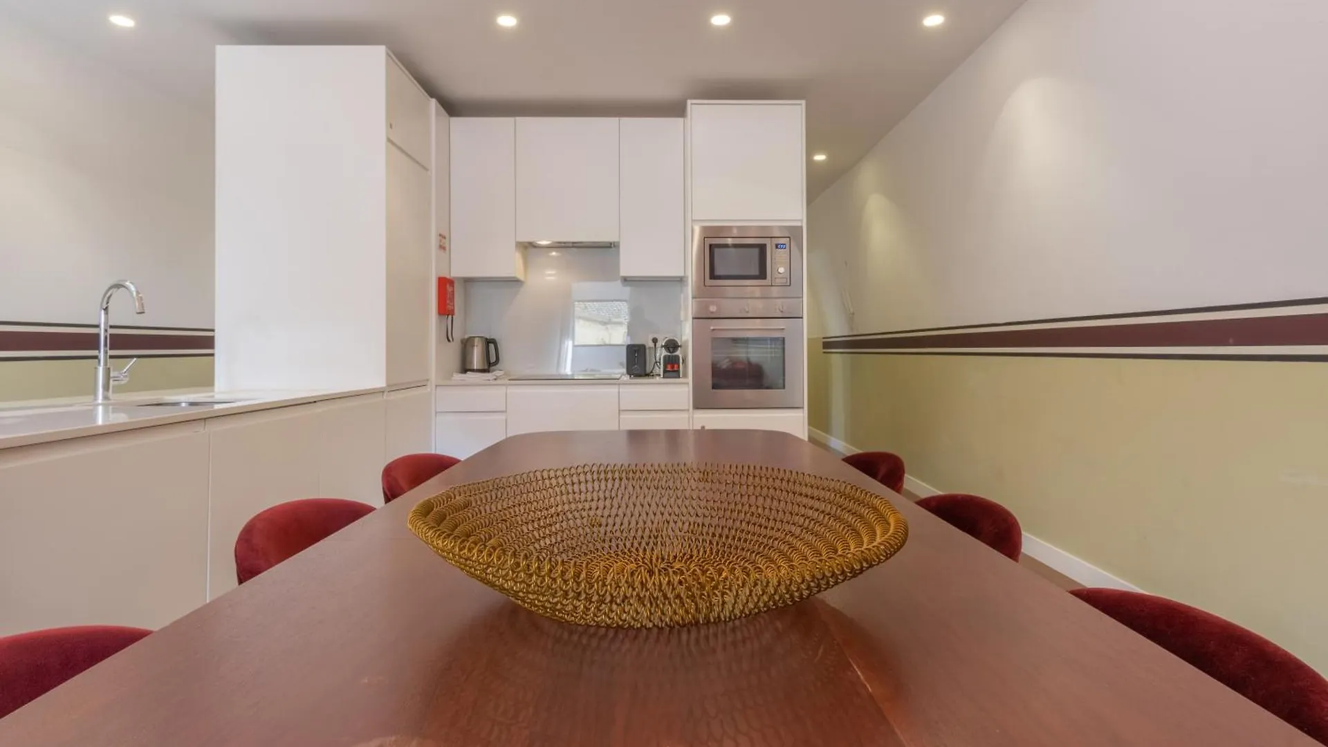 Апартаменты King Bed Suite, Loft With 3Wc, Ac & Self-Check-In. Лиссабон