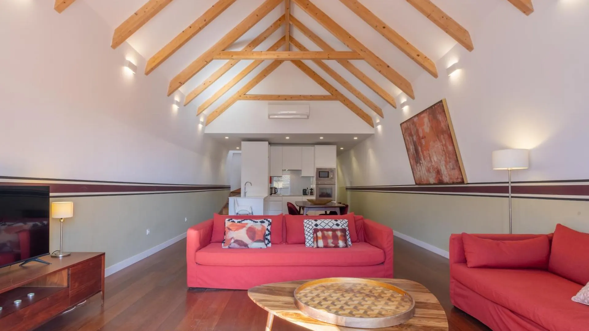 Апартаменты King Bed Suite, Loft With 3Wc, Ac & Self-Check-In. Лиссабон