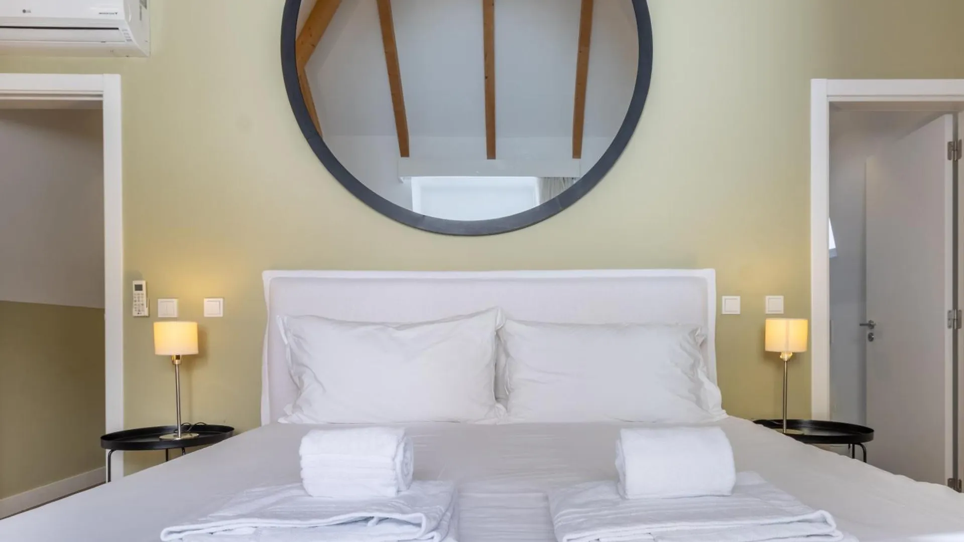 King Bed Suite, Loft With 3Wc, Ac & Self-Check-In. 리스본 0*,