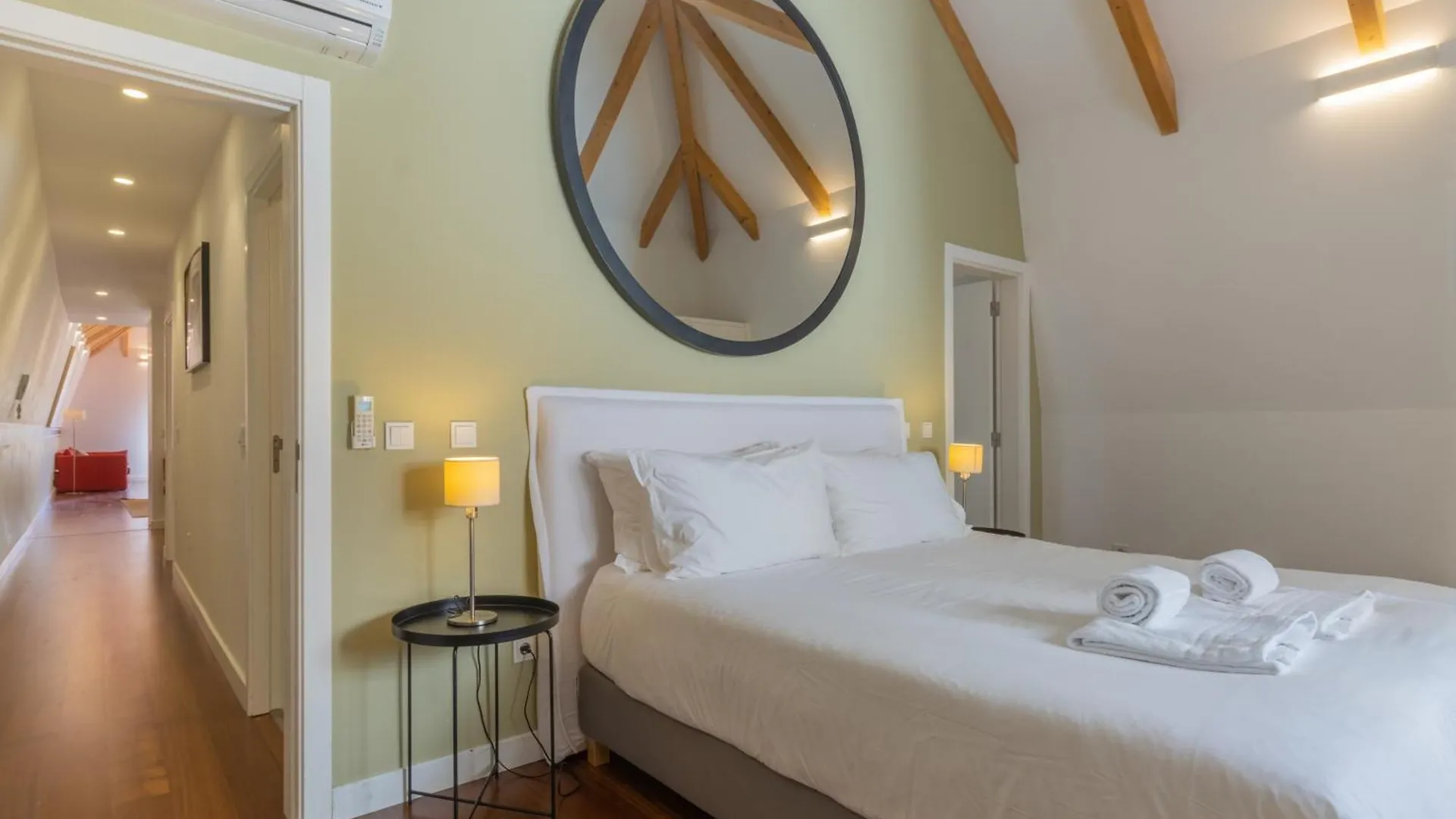 아파트 King Bed Suite, Loft With 3Wc, Ac & Self-Check-In. 리스본