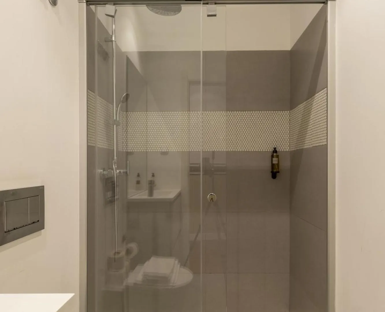 King Bed Suite, Loft With 3Wc, Ac & Self-Check-In. 리스본