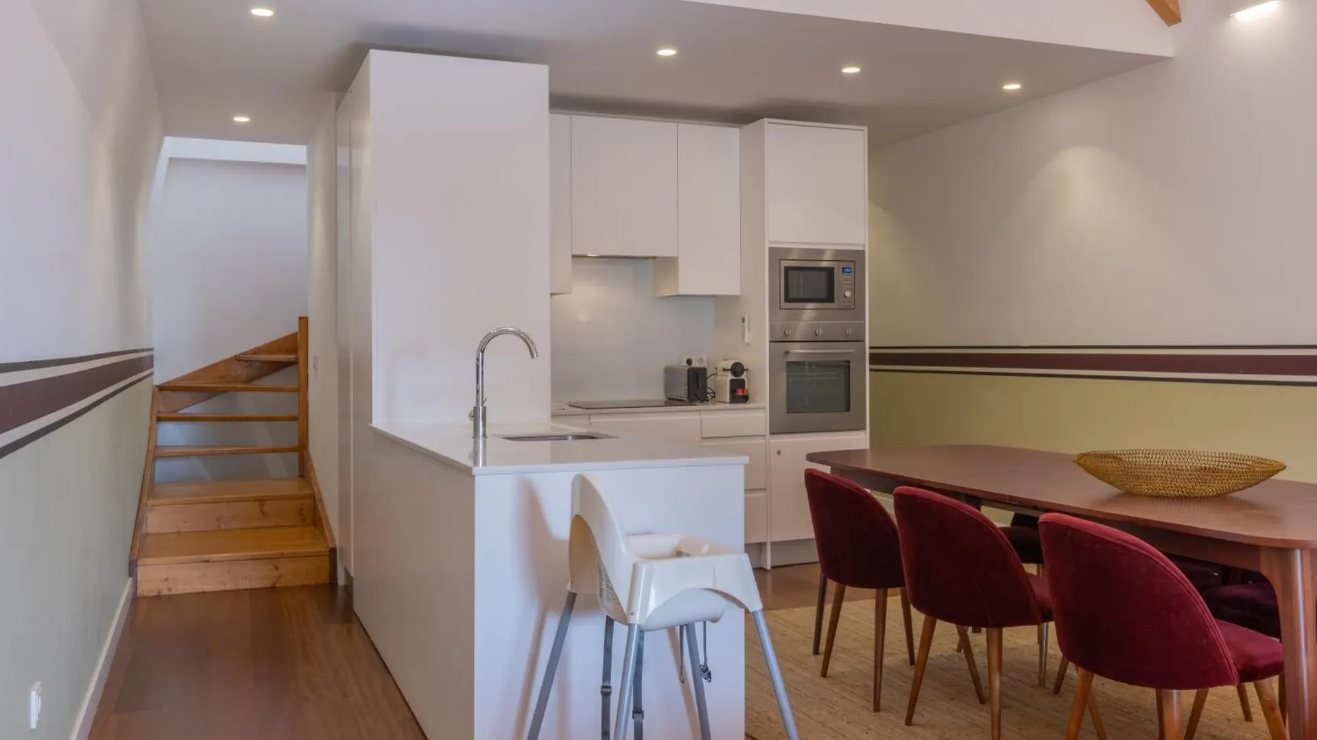 아파트 King Bed Suite, Loft With 3Wc, Ac & Self-Check-In. 리스본