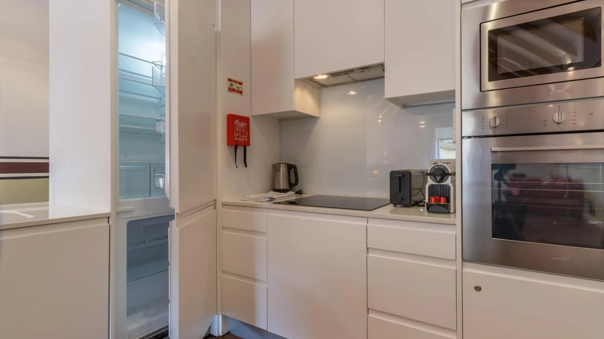 King Bed Suite, Loft With 3Wc, Ac & Self-Check-In. 리스본 포르투갈